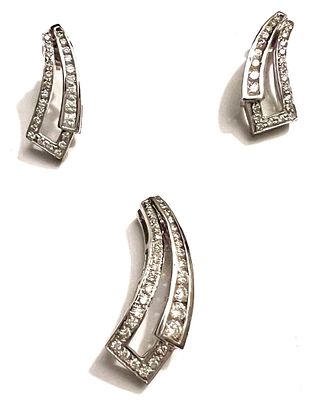 Бриллиантовый комплект Dwarkesh золото 750. Состояние: Отличное 
*Размеры: подвеска 27 х 10 (мм) 