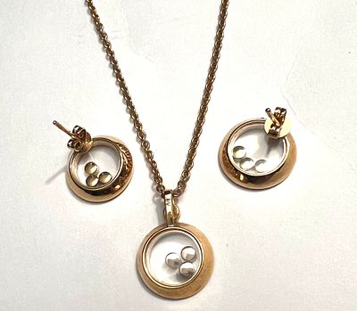 Эксклюзивный золотой комплект в стиле Chopard. Материал: золото 750 
Страна: Европа 
Состояние: 