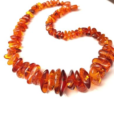 Роскошное ожерелье из натурального крупного янтаря. Состояние: Отличное 
*Размеры: длина 47 см 