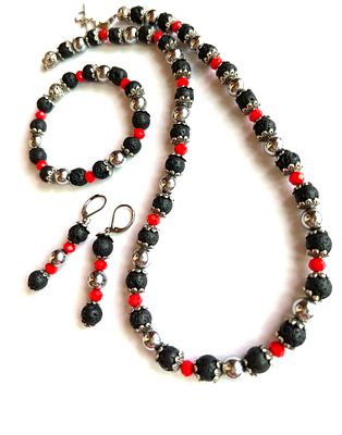 Эксклюзивный комплект с натуральными кораллами. Состояние: Отличное 
*Размеры: длина 49+8 (см) 