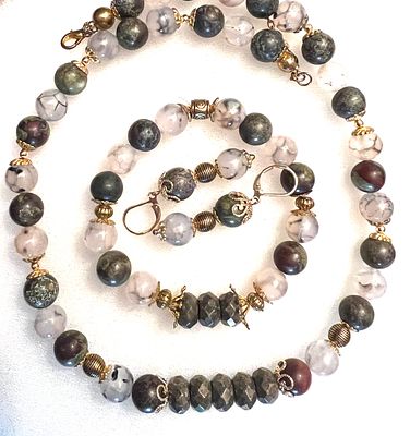 Авторский комплект-оберег из натуральных камней. Состояние: Отличное 
*Размеры. Колье 46+8 (см) 