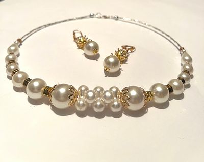 Авторский комплект &laquo;Celebrity&raquo; из жемчуга. Состояние: Отличное 
*Размеры: обхват колье 44 см 