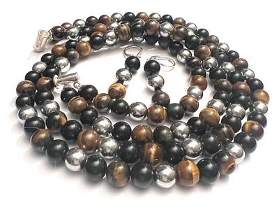 Ювелирный комплект из натуральных камней. Состояние: Отличное 
*Размеры: колье 52 см; серьги 5 