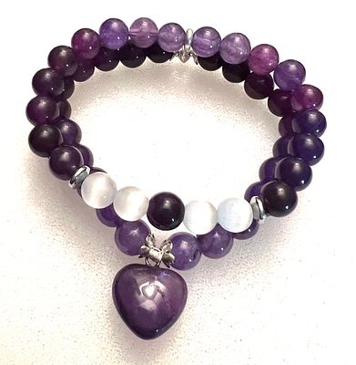 Тройной браслет из натуральных аметистов. Состояние: Отличное 
*Обхват 18 см 
Комплект из 3-х 