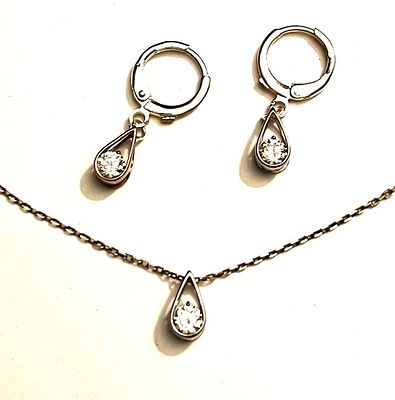 Ювелирный комплект &laquo;Серебряные капельки&raquo;. Материал: Серебро 875 
Страна: Россия 
Состояние: 