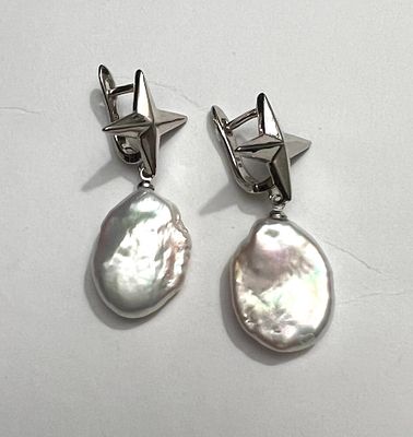 Серьги с барокко-жемчужинами в серебре . Состояние: Отличное 
*Материалы: серебро 925*, жемчуг. 