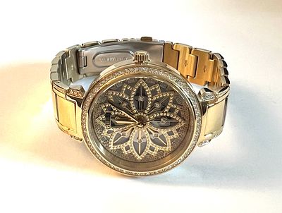 Женские позолоченное часы Guess
. Состояние: Отличное 
*Материалы: ювелирная сталь, позолота. 