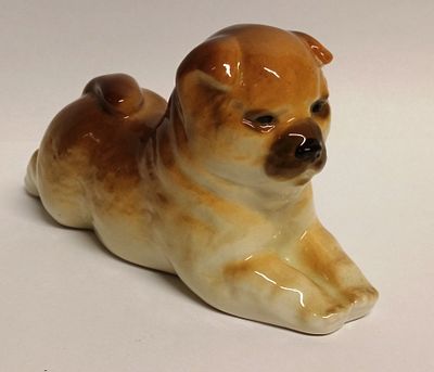 Статуэтка Щенок Чау-чау ЛФЗ СССР. Материал: Фарфор 
Страна: СССР 
Состояние: Отличное 
Длинна: 