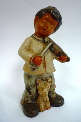 Статуэтка Мальчик со скрипкой Германия 1960. Материал: Фарфор 
Страна: Германия 
Время: 20 век / 