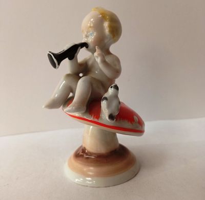 Статуэтка Путти на грибочке Ортлофф и Мецлер Германия. Материал: Фарфор 
Страна: Германия 