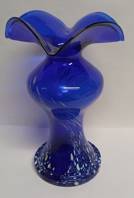 Ваза Кобальт с волнистым борлюром Красный Май СССР 1970-е. Материал: Стекло 
Страна: СССР 