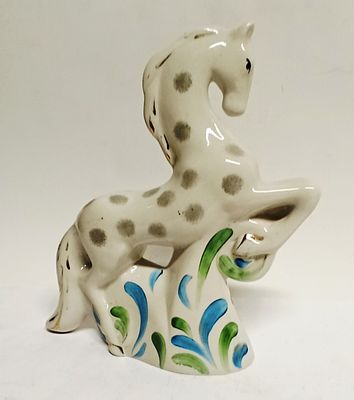 Статуэтка Сивка-Бурка Сысерть СССР 1970-е. Материал: Фарфор 
Страна: СССР 
Состояние: Отличное 