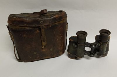 Командирский бинокль РККА 1931 год. Страна: СССР 
Время: не задано 
Состояние: Отличное 
*Размер 