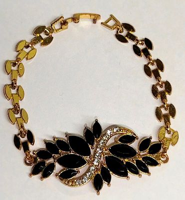 Гранатовый браслет. Материал: Ювелирный сплав 
Состояние: Отличное 
*Обхват 17см. 
ювелирный 