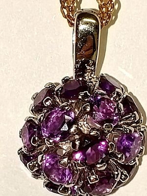 Подвеска Россыпь аметистов в золоте СССР. Материал: золото 585 
Белое золото, 16 аметистов общей 