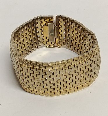 Широкий позолоченный браслет . Материал: Ювелирный сплав, позолота 
Состояние: Отличное 
*длина 