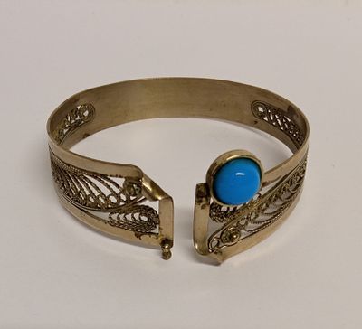 Браслет с бирюзой. Материал: Мельхиор 
Состояние: Отличное 
*Безразмерный, от охвата 6 см