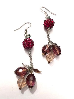 Гранатовые серьги. Состояние: Отличное 
*Материалы: граненные камни 
Размер: высота серег 6.6 см 
