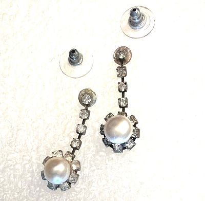 Серьги-пуссеты жемчугом. Роскошные серьги с крупными жемчужинами в обрамлении кристаллов 
