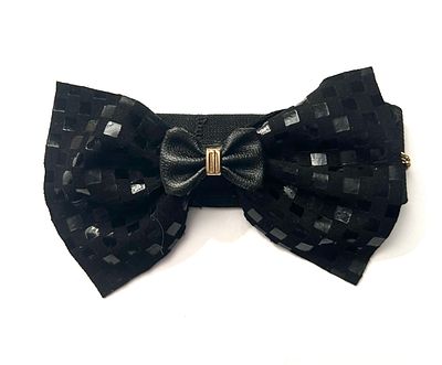 Черный замшевый браслет в клеточку.
. Состояние: Отличное 
*Материалы: натуральная замша 