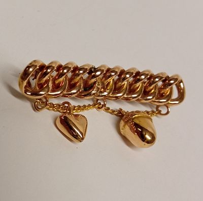 Брошь "Желудь и сердце" золото 56 Россия 1900-е. Материал: золото 56 
Страна: Россия 
Состояние: 