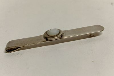 Зажим для галстука с лунным камнем серебро 925 Россия. Материал: Серебро 925 пр 
Страна: Россия 