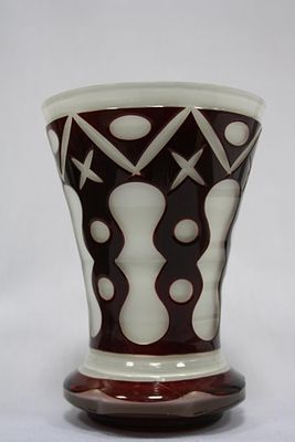 Материал: двойное стекло, резьба 
Страна: Чехия 
Время: не задано 
Год: 