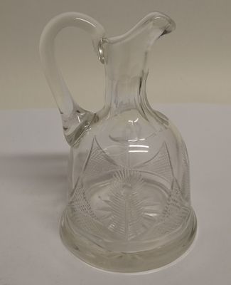 Графин с павлиньим пером Европа 1900
. Материал: Стекло 
Страна: Европа 
Год: 1900 
Состояние: 