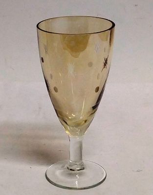 Рюмка алмазная грань лимонное стекло СССР. Материал: Стекло 
Страна: СССР 
Год: 1965 
Состояние: 