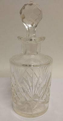 Флакон прозрачный большой стекло Европа 1900-е. Материал: Стекло 
Страна: Европа 
Год: 1900 