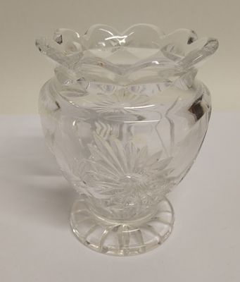 Ваза Хрустальный бутон Россия. Материал: Хрусталь 
Страна: Россия 
Состояние: Отличное 
Высота: 