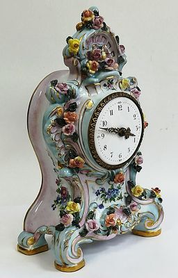 Часы Фафоровые Мейсен Германия 19 век. Материал: Фарфор 
Страна: Германия 
Время: 19 век 
Год: 