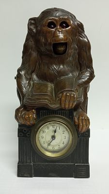 Часы настольные Обезьянка Европа 19 век. Материал: Бронза 
Страна: Европа 
Время: 19 век 