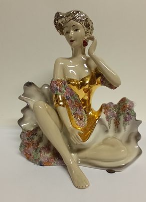 Статуэтка Сидящая Танцовщица в золотом платье DAVOR Artistic Испания 1970. Материал: Фарфор 