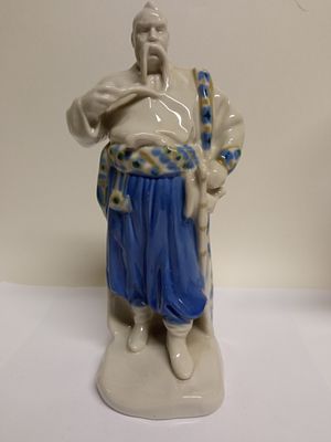 Статуэтка Тарас Бульба Киев СССР. Материал: Фарфор 
Страна: СССР 
Год: 1968 
Состояние: Отличное 
