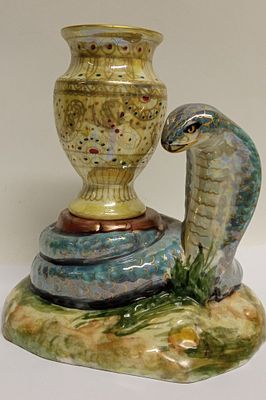 Подсвечник Кобра Богданович Россия
. Материал: Фарфор 
Страна: Россия 
Год: 1995 
Автор: Н.Е. 