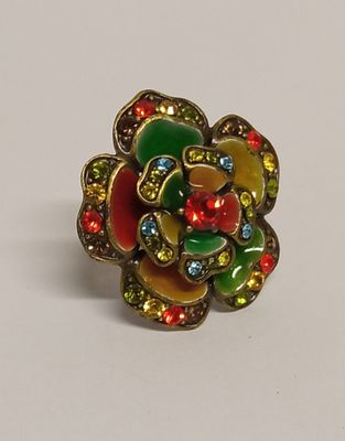 Кольцо ЦВЕТОК. Состояние: Отличное 
*Размер кольца 17 
вставки стразы, 
размер 3х3 см