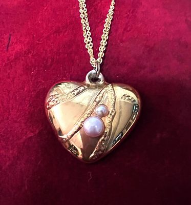 Подвеска Сердце из позолоченного ювелирного фарфора Италия. Материал: Фарфор 
Страна: Италия 