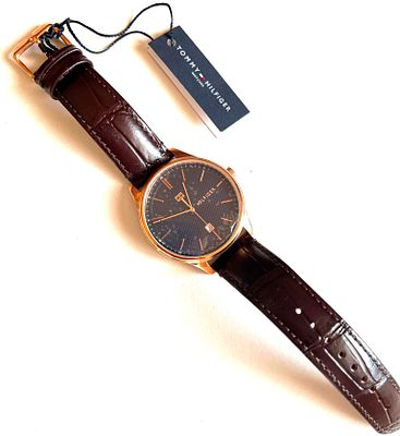 Позолоченные часы от бренда Tommy Hilfiger США. Позолоченные мужские часы от бренда Tommy 