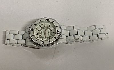 Часы женские Rosra. Состояние: Хорошее 
Диаметр: 3 сантиметров 
*Материал: металл Механизм: 