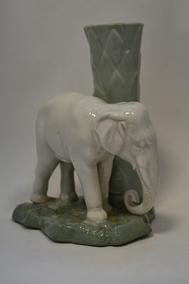 Ваза Слон у пальмы фарфор СССР Вербилки 1960. Материал: Фарфор 
Страна: СССР 
Год: 1960 