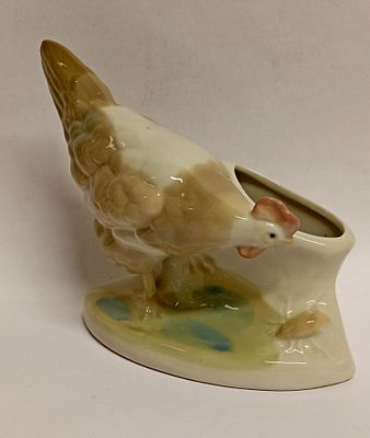 Карандашница Курица с жуком СССР Городница. Материал: Фарфор 
Страна: СССР 
Состояние: Отличное 