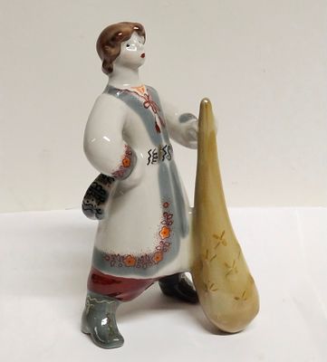 Статуэтка "Покатигорошко" СССР ЗХК Полонне. Материал: Фарфор 
Страна: СССР 
Состояние: Отличное 