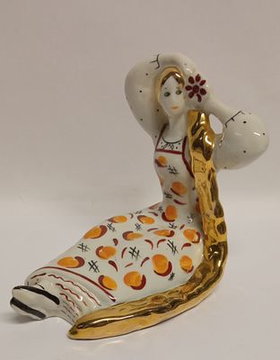 Статуэтка ЗЛАТОВЛАСКА Сысерть СССР
. Материал: Фарфор 
Страна: СССР 
Состояние: Отличное 