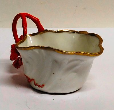 Сливочник Мейсен Германия. Материал: Фарфор 
Страна: Германия 
Состояние: Отличное 
Высота: 8 