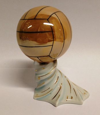 Статуэтка Мяч на подставке Богданович РЕДКАЯ. Материал: Фарфор 
Страна: Россия 
Состояние: 