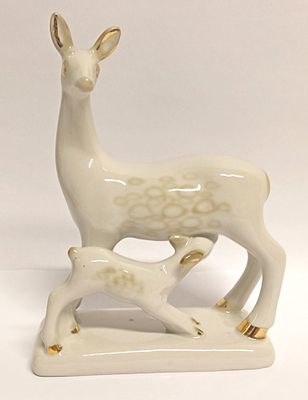 Статуэтка Лань кормящая ланенка СССР Полонне 1970-е. Материал: Фарфор 
Страна: СССР 
Состояние: 