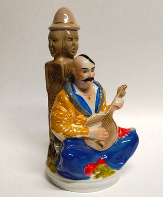 Штоф Запорожский козак Украина Киев. Материал: Фарфор 
Страна: Украина 
Год: 2004 
Состояние: 