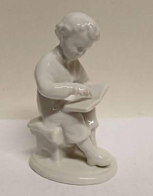 Статуэтка Маленький Ленин ЛФЗ СССР. Материал: Фарфор 
Страна: СССР 
Год: 1970 
Состояние: 