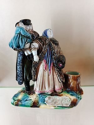 Статуэтка &laquo;Семья&raquo; (В гости к куме). тов-во Кузнецова, 
Россия конец 19 века, 
фаянс. 
Размеры: 